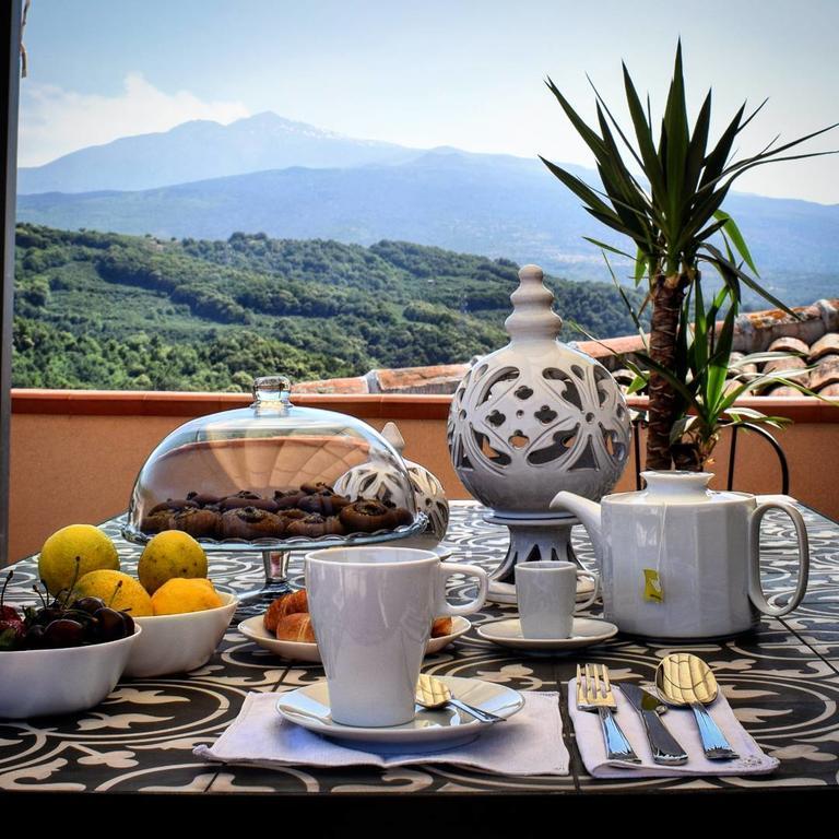 Cento Tari' Guest House กัสตีลโยเน ดิ ซิชีเลีย ภายนอก รูปภาพ